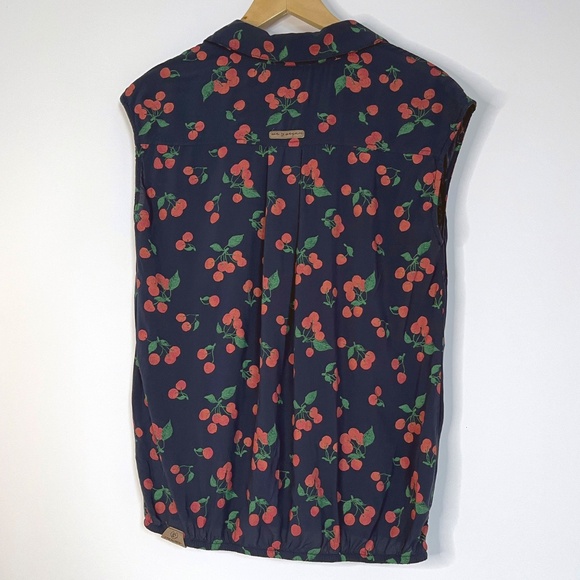 Cherry Print Sleeveless Blouse - Picture 3 of 15